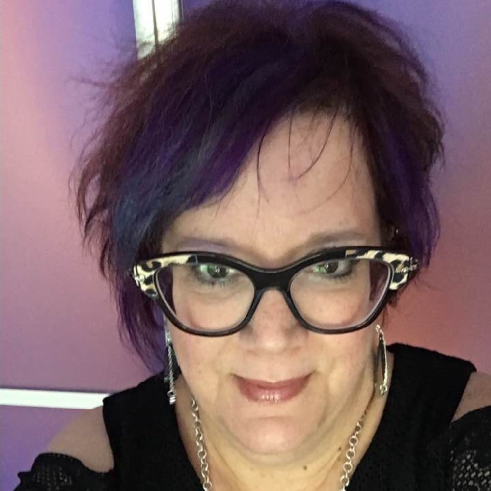 Meet your Posher, Pamela